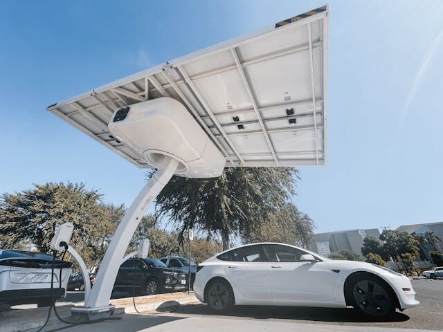 How to Choose the Right Hybrid Solar Inverter for Your Specific Energy Needs